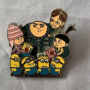 Despicable Me Minion Mayhem Pin Brooch Universal Studios 1 3/4" rare vintage